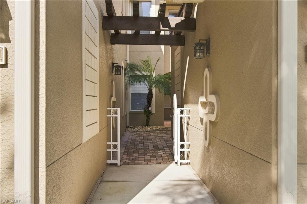 20040 Seagrove ST 1606 photo 3 of 42