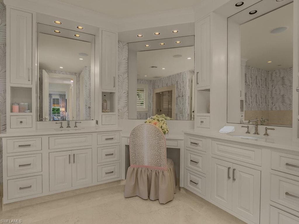 Soaking tub and steam shower included!