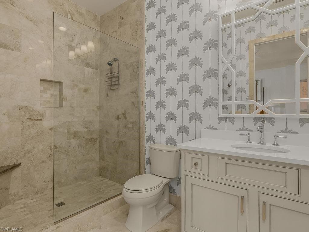 En suite bath.
