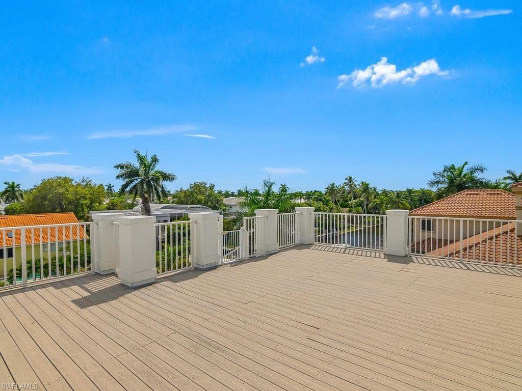 A rooftop deck is an unexpeced and welcome treat for sunrises, sunsets, and starlight!