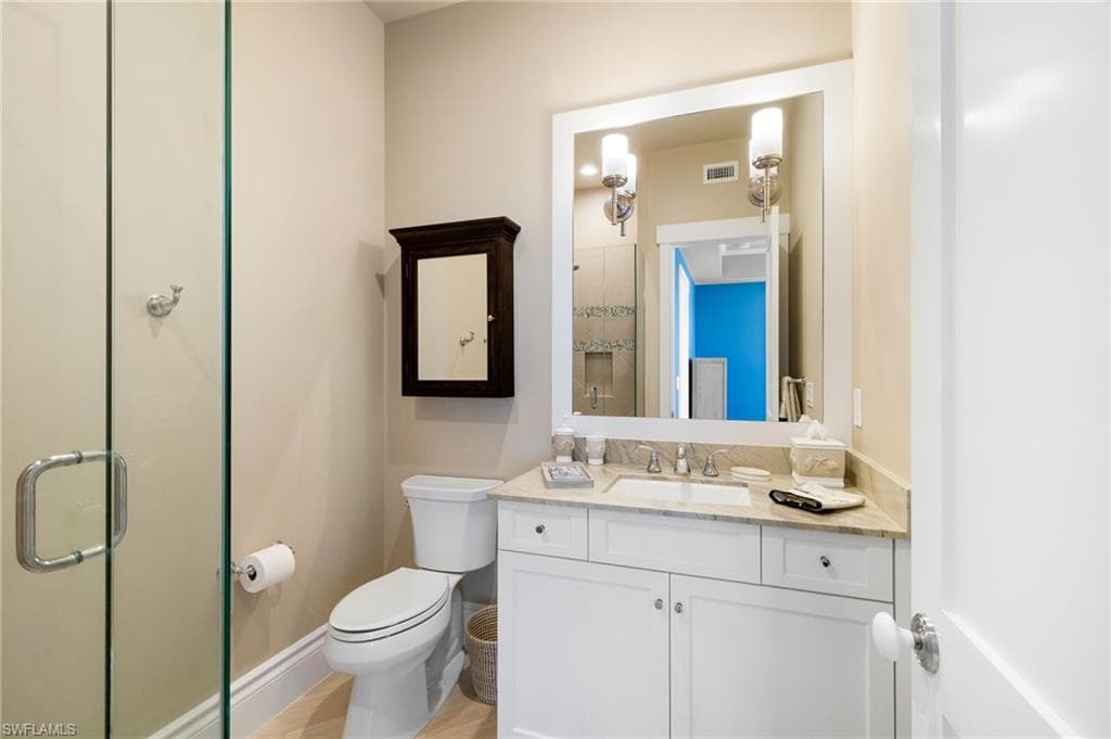 ensuite bath - Virtually Edited