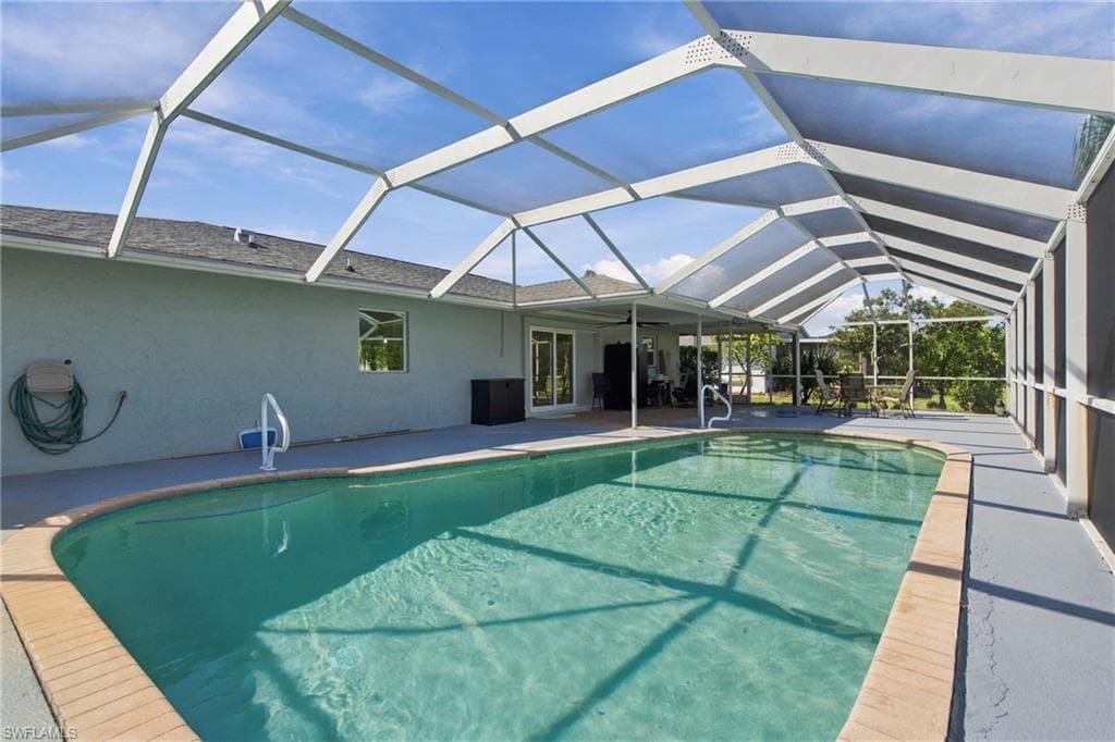 This pool is ready for a party.