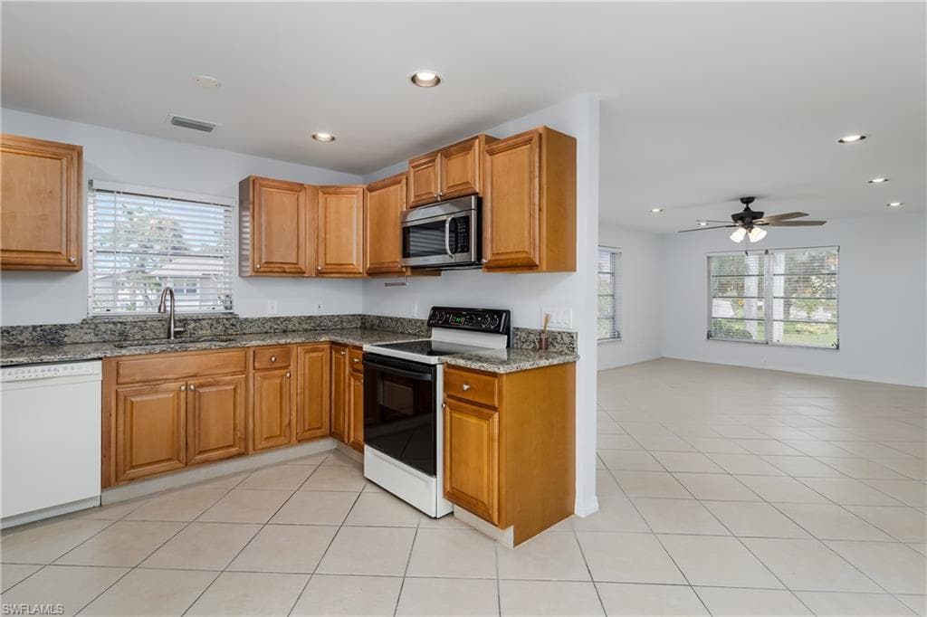 180 Cypress WAY E B212 photo 2 of 29