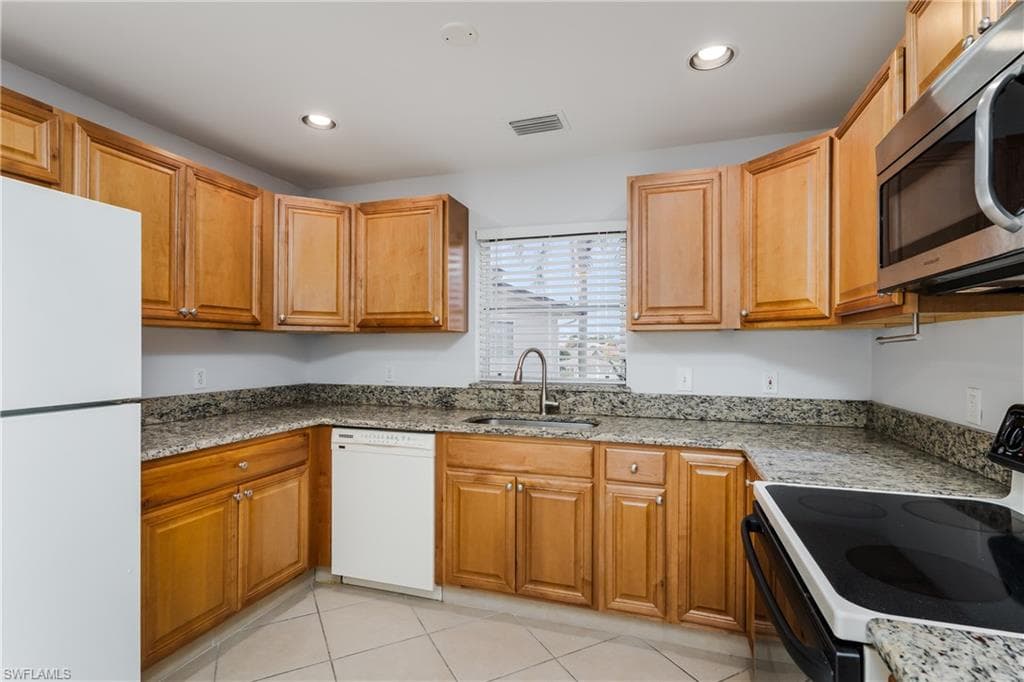 180 Cypress WAY E B212 photo 3 of 29
