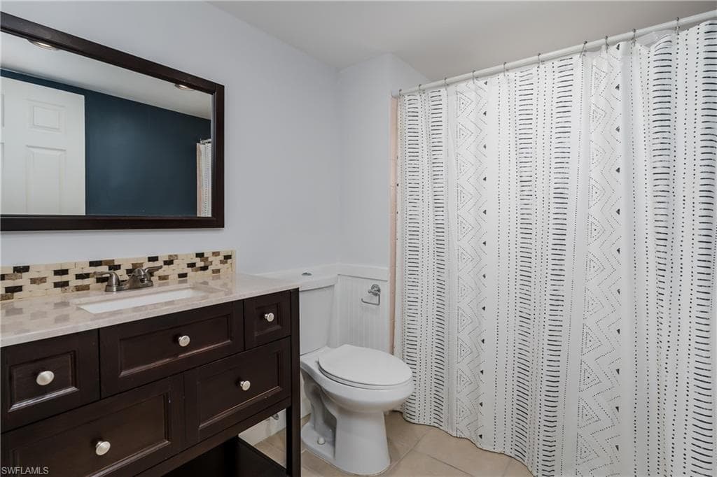 180 Cypress WAY E B212 photo 20 of 29