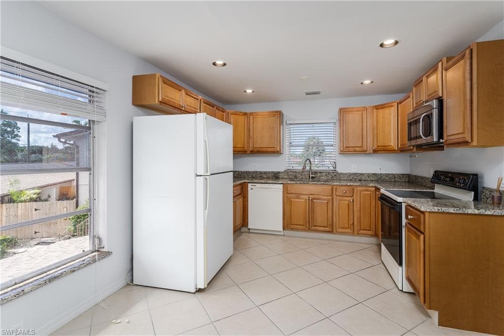 180 Cypress WAY E B212 photo 4 of 29